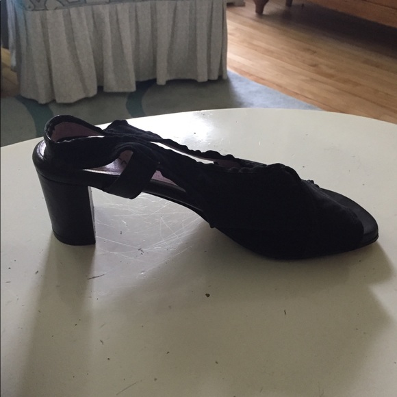 TARYN ROSE SANDALS - Picture 2 of 6